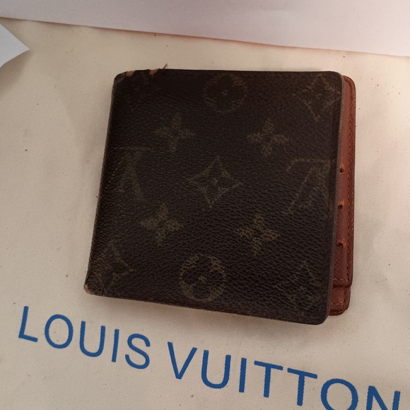 Authentic LOUIS VUITTON wallet - Picture 2 of 15